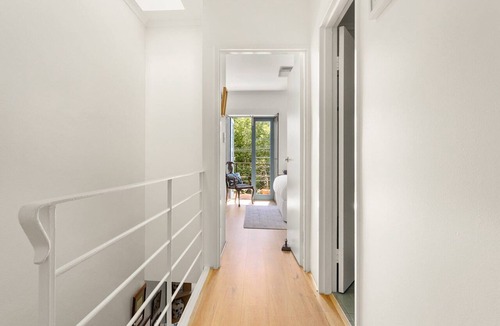 Erskineville Apartment | Spacious 2-Bed Townhouse with a Lush Courtyard