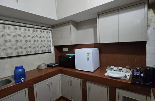 Vrindavan Apartment | Spacious 2-bedroom with kitchen apartment with WiFi, AC in tranquil Vrindavan
