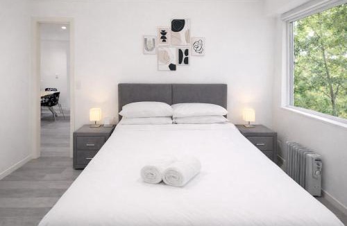 St Ives Apartment | Spacious 3-Bed Apartment in the Heart of St Ives
