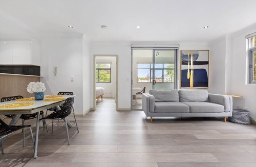 St Ives Apartment | Spacious 3-Bed Apartment in the Heart of St Ives