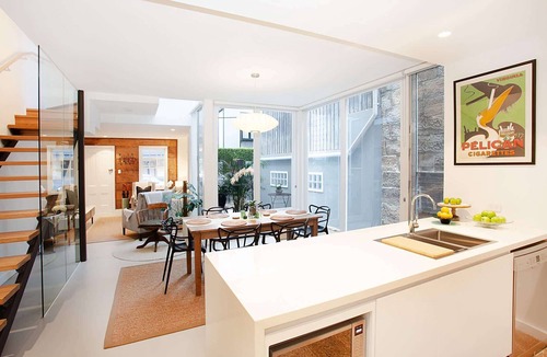 Balmain House | Spacious 3-Bed Family House with Courtyard