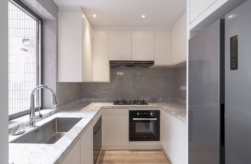 Downtown Shanghai Apartment | Spacious 3-bedroom apartment with high floor view and 3 balcony