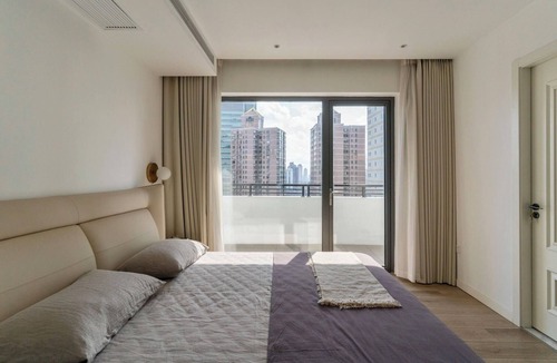 Downtown Shanghai Apartment | Spacious 3-bedroom apartment with high floor view and 3 balcony
