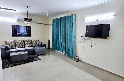 Mohangarh Apartment | Spacious 3-bedroom apartment with AC, WiFi and Kitchen in Posh area of Lucknow