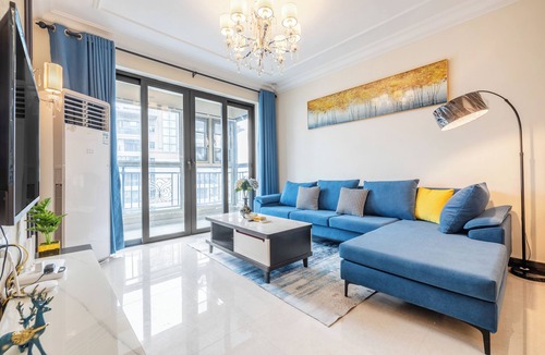 Lianhu Apartment | Spacious 3-bedroom apartment in perfect Xi'an with AC