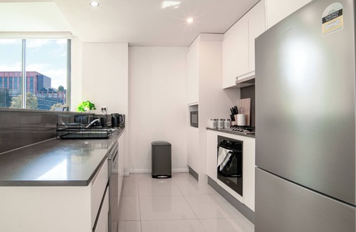 Mascot Apartment | Spacious 3BR, 10 mins to CBD, 5 mins to Airport