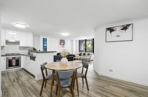 Ultimo Apartment | Spacious 3BR Apt with Parking Walk to ICC & Darling Harbour & CBD & Chinatown
