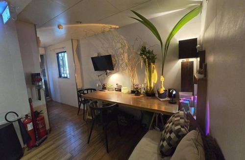 Yau Tsim Mong Apartment | Spacious 4-bedroom apartment with AC in fantastic Kowloon