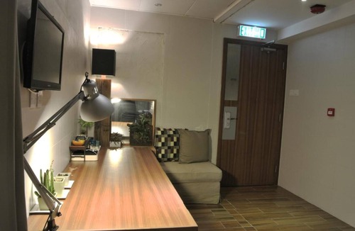 Yau Tsim Mong Apartment | Spacious 4-bedroom apartment with AC in fantastic Kowloon