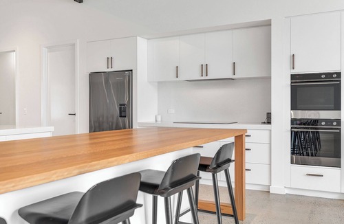 Wharparilla House | Spacious 4-bedroom house in welcoming Wharparilla with WiFi, AC close to river