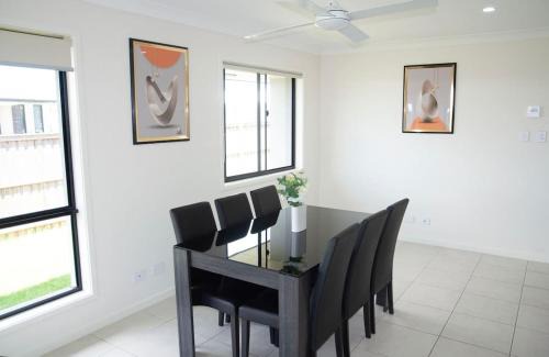 Logan Reserve House | Spacious 4 bedrooms house in Logan Reserve