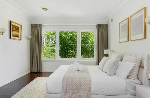 Pymble Villa | Spacious 4BR Family Home & Garden in Pymble