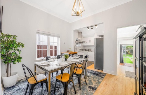 Belfield House | Spacious 4BR Straithfield house close 2 airport city