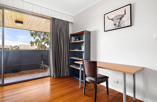 Glen Iris Apartment | Spacious 5-Bed Home with Pool in Glen Iris