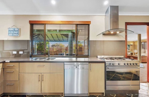 Ocean Reef House | Spacious 5-bedroom house with pool and park access in serene Ocean Reef with AC
