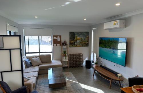 Austral House | Spacious 5-BR Home with Fenced Yard