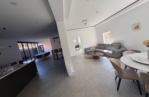 Kingsgrove House | Spacious 5BR Family Haven in Kingsgrove for 12ppl