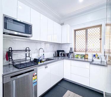 Revesby House | Spacious 5BR Family Home - 2 Free Parking - Walk to Train & Shops