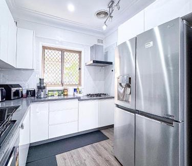 Revesby House | Spacious 5BR Family Home - 2 Free Parking - Walk to Train & Shops