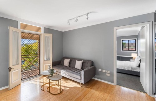 Robertson House | Spacious Affordable 7B3B 2Living/Pool/Yard/Mall