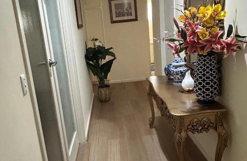 Valley View House | Spacious and Modern Guest House