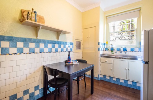 St Kilda West Apartment | Spacious apartment, garden terrace, minutes to beach, pet friendly
