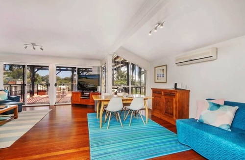 Terrigal House | Spacious Beachside Townhouse with Large Balcony