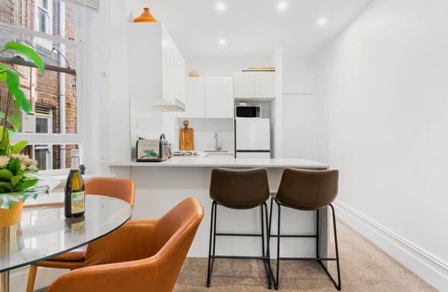 Kings Cross Apartment | Spacious Boutique Apartment in Beautiful Art Deco Block