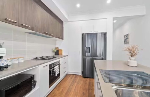 Walkerville Apartment | Spacious chic townhouse in Walkerville, only minutes to the city