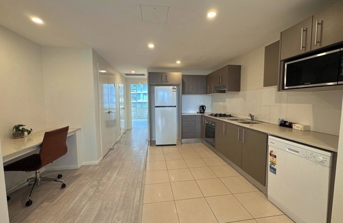 Mascot Apartment | Spacious City View 3BR Loft Apartment | Parking*2