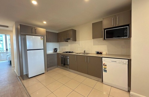 Mascot Apartment | Spacious City View 3BR Loft Apartment | Parking*2