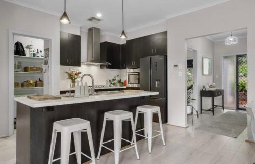 Mount Barker House | Spacious Family Retreat & Scenic Alfresco Living