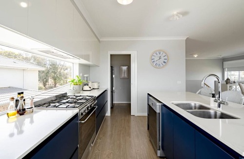 St Leonards House | Spacious Hamptons-style home with plunge pool