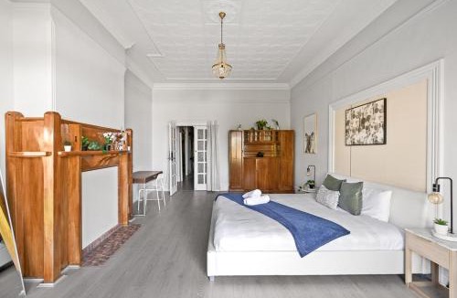 Lindfield House | Spacious King Room - Nearby Stations & Stores - Shared Bathroom