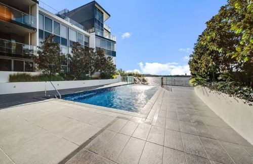 Kingston Apartment | Spacious Lakefront Apartment with Pool Access