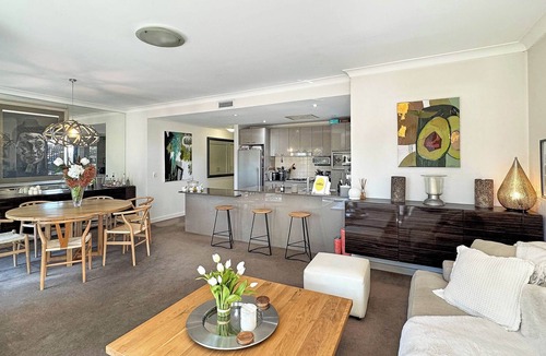 Greenwich Apartment | Spacious, lush, quiet one bedroom apartment next to RNSH