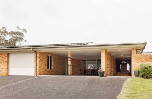 Central Mangrove House | Spacious Luxury Farm Retreat in Coastal Hinterland