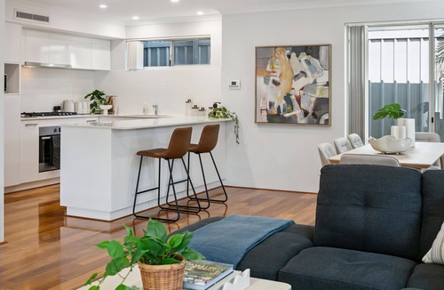 Doubleview House | Spacious Luxury 5-bedroom house near Scarborough Beach