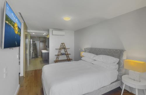 Batemans Bay Hotel | Spacious Modern Apartment in Batemans Bay