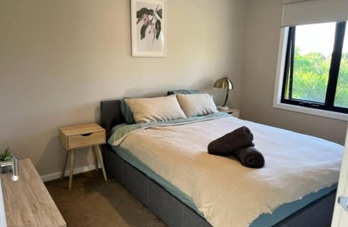 Loch Sport House | Spacious modern Gem Cozy Haven Lake & Beach oasis.