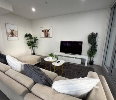 Lidcombe Hotel | Spacious Modern Retreat in Sydney Olympic Park