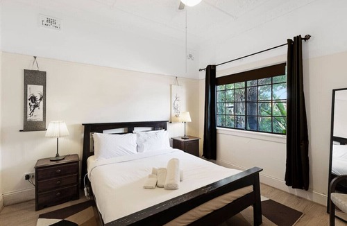Ryde Villa | Spacious Mountain View Villa in Ryde + Sunset Deck