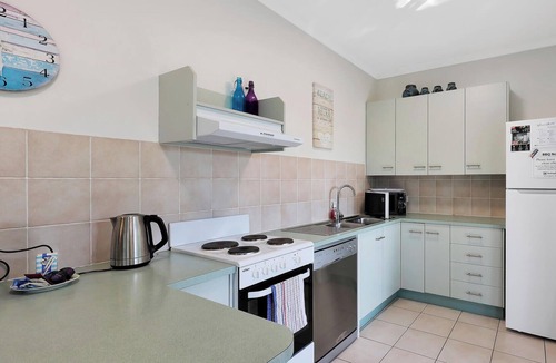 Woodgate Villa | Spacious Open Plan Villa with Complex Pool