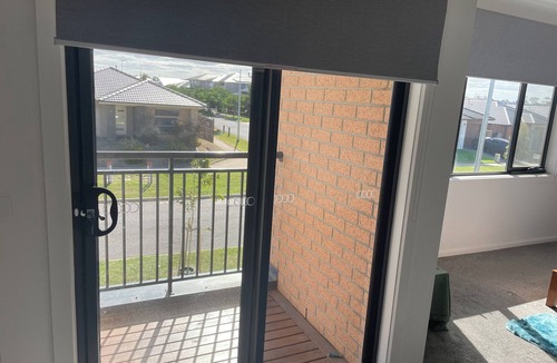 Werribee House | Spacious Private 4BR Upper Floor Sleeps 8 Spa Free Parking.Free Wifi.Netflix