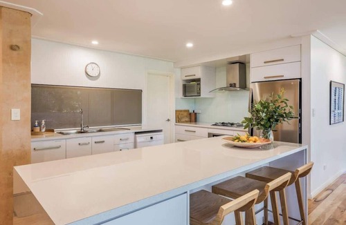 Yallingup Siding House | spacious villa private bushland