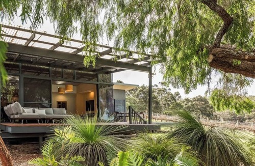 Yallingup Siding House | spacious villa private bushland