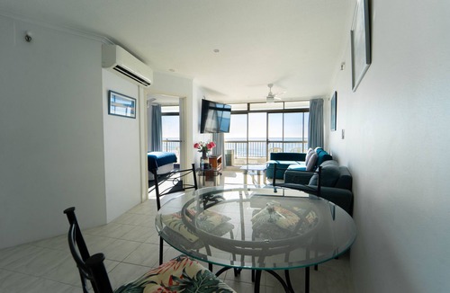 Surfers Paradise Condo | Spectacular Central Surfers Beach Views from Appartment