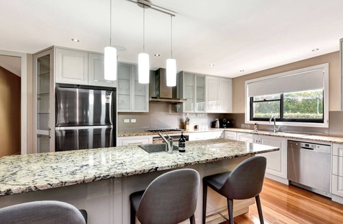 Nulkaba House | Spoil someone special at this luxe Hunter Valley Estate - stunning luxury in super central location