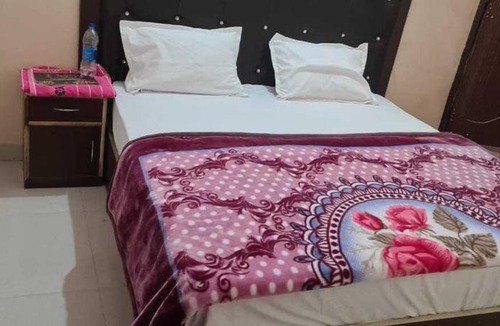 Sardhana Hotel | SPOT ON Hotel Dev Rana