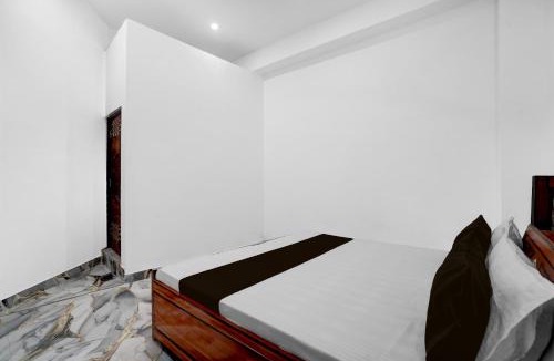 Sikandra Hotel | SPOT ON Hotel Golden Tree